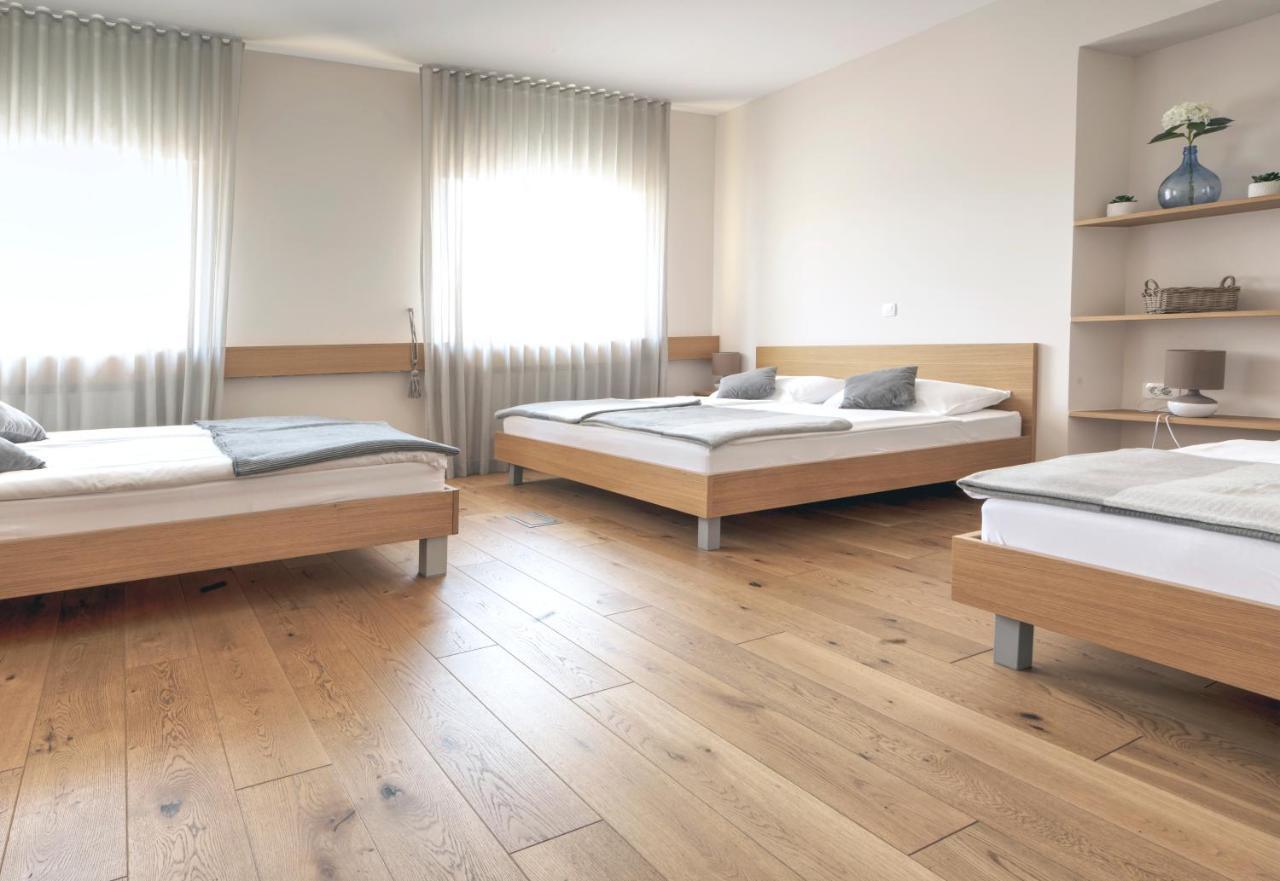 Guesthouse Tursic Vrhnika Ngoại thất bức ảnh