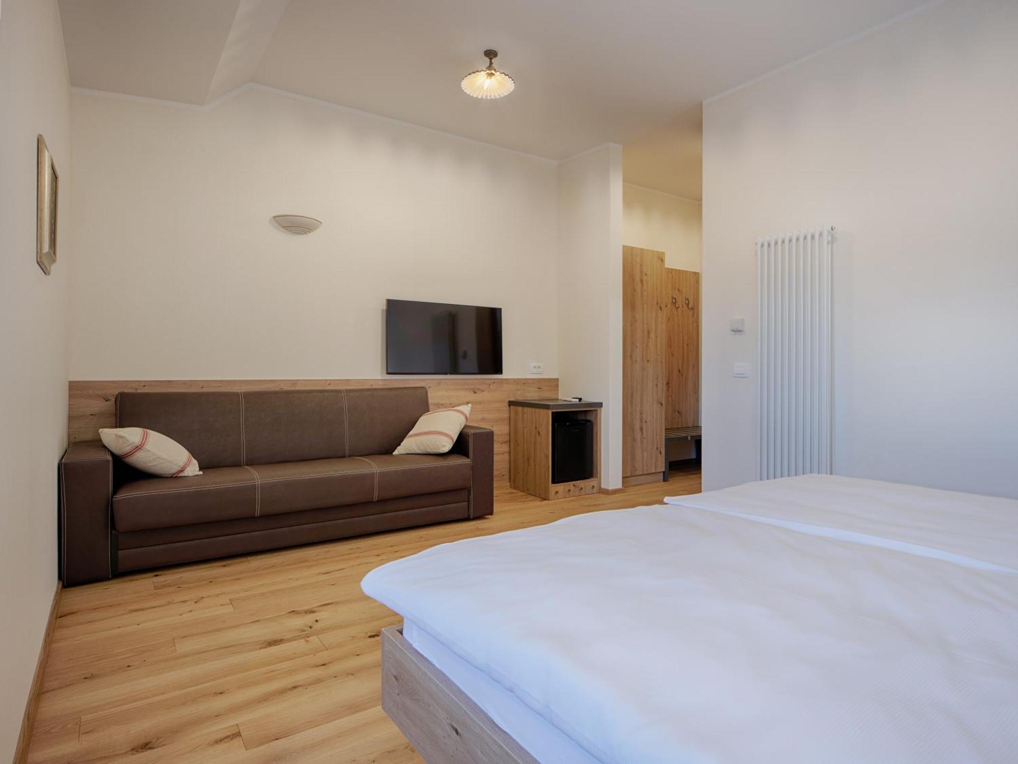 Guesthouse Tursic Vrhnika Ngoại thất bức ảnh