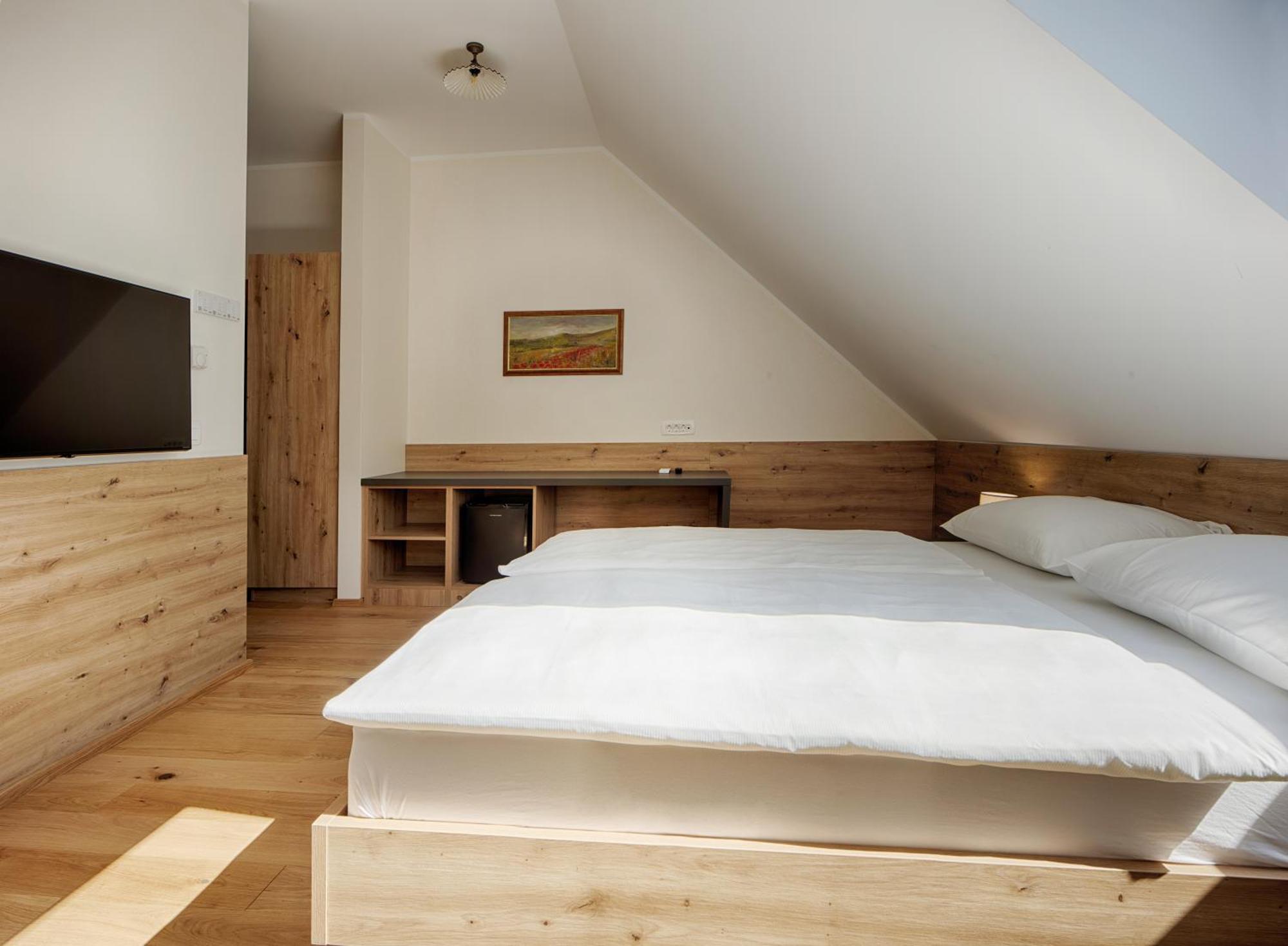 Guesthouse Tursic Vrhnika Ngoại thất bức ảnh