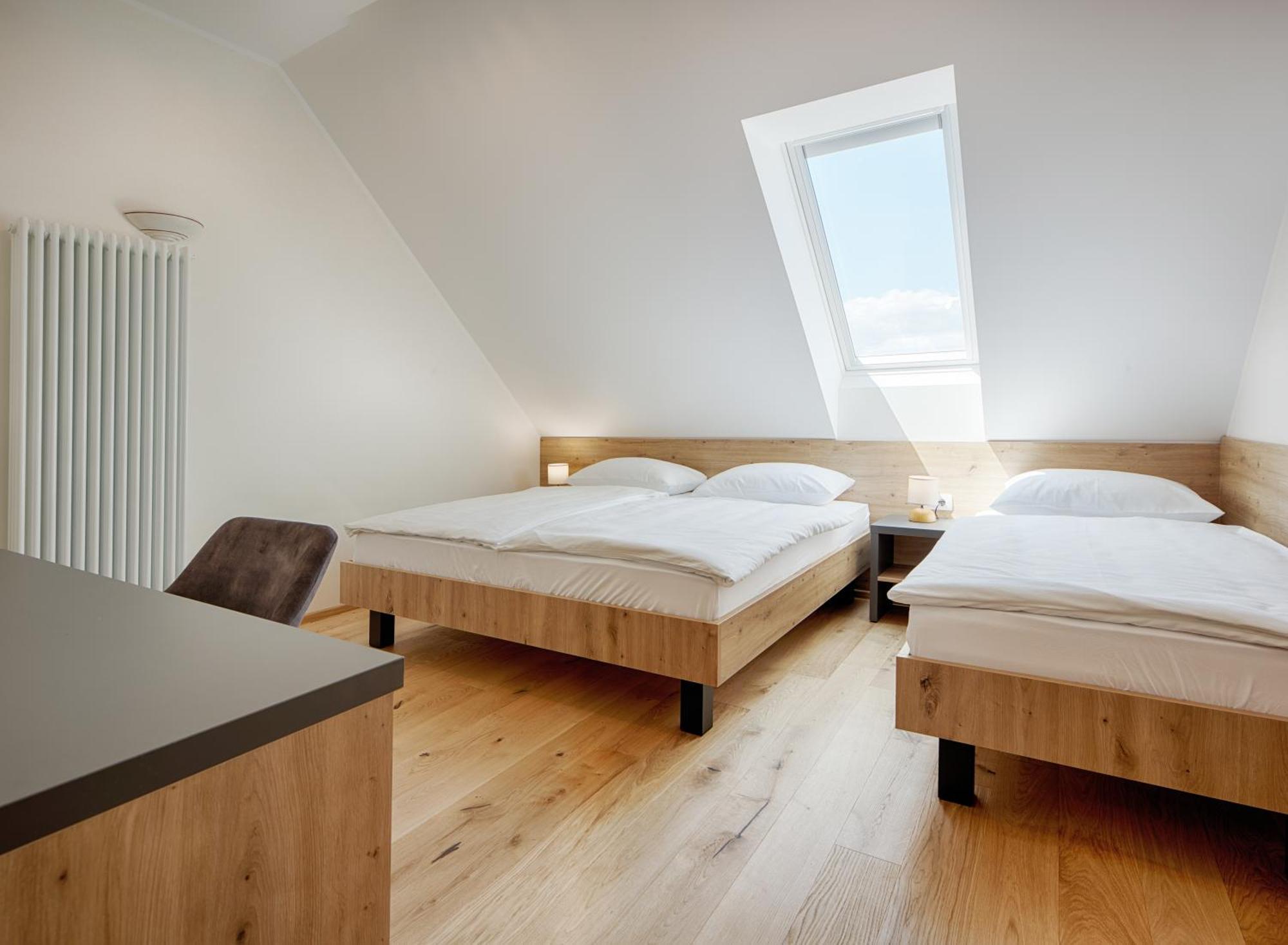 Guesthouse Tursic Vrhnika Ngoại thất bức ảnh