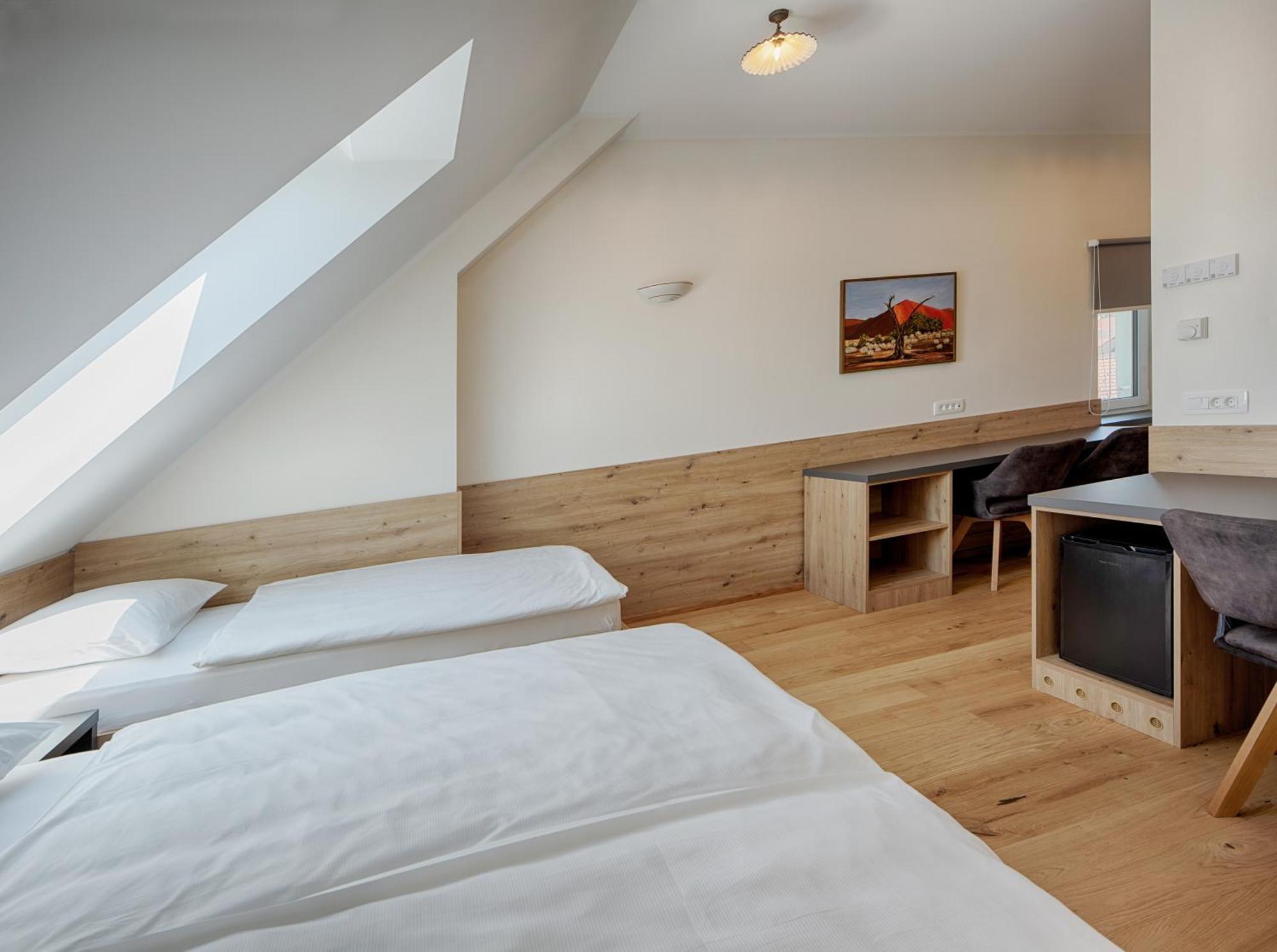 Guesthouse Tursic Vrhnika Ngoại thất bức ảnh