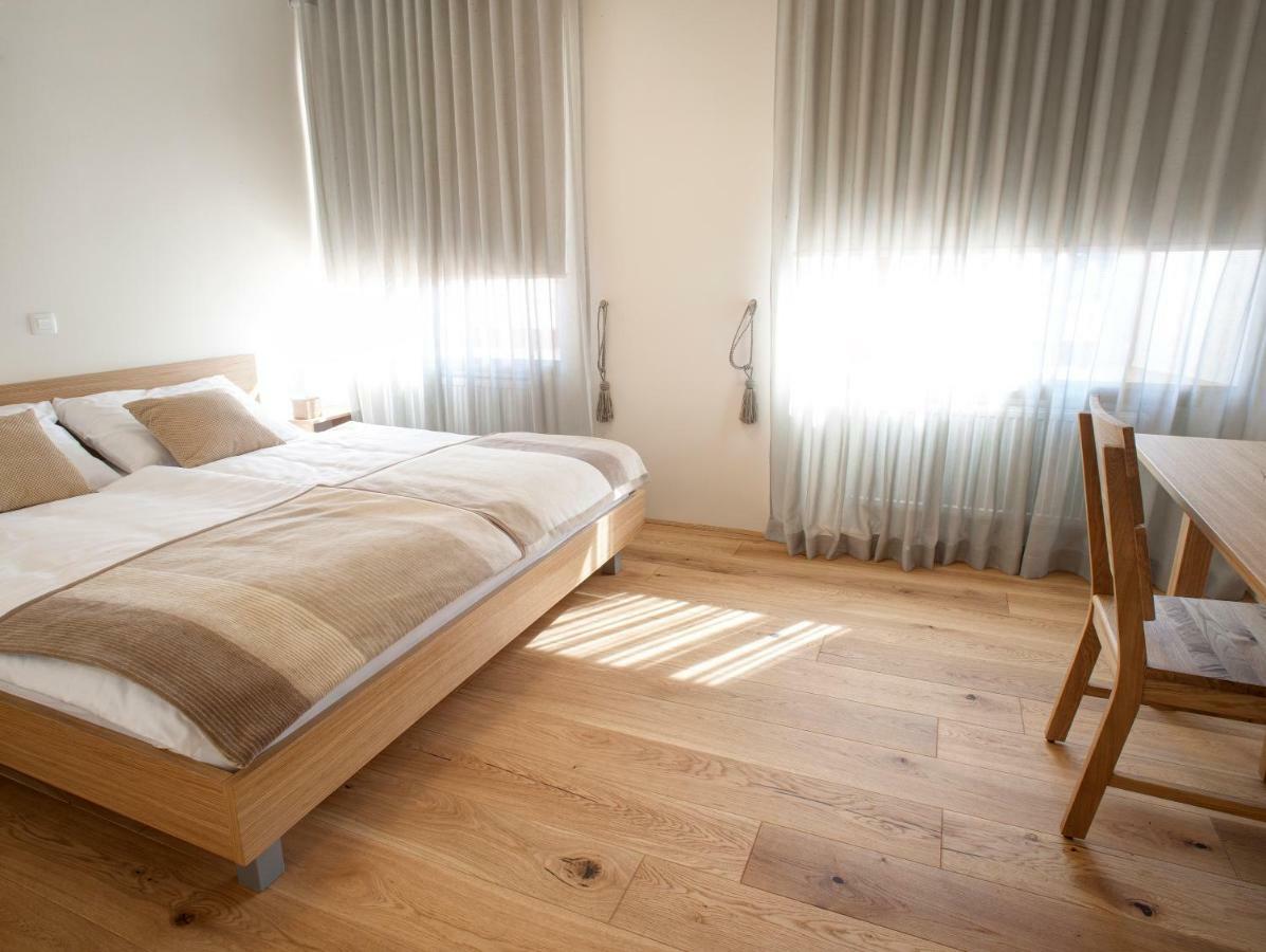 Guesthouse Tursic Vrhnika Ngoại thất bức ảnh